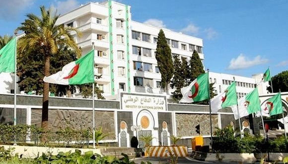 MDN : un terroriste se rend aux autorités militaires à Bordj Badji Mokhtar