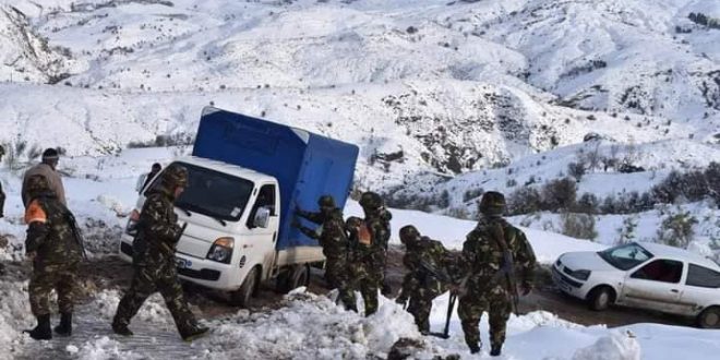 Accumulation de la neige au nord du pays : plusieurs routes nationales et chemins de wilayas bloqués 