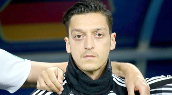 A 34 ans : l’ex-international allemand Mesut Ozil annonce sa retraite