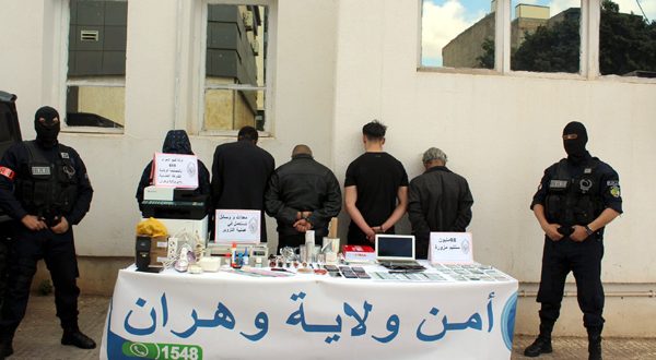 Un réseau de faussaires de billets de banque démantelé : 98 millions de centimes en faux billets saisis à Oran