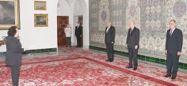 Le président de la République reçoit les lettres de créances de quatre nouveaux ambassadeurs en Algérie